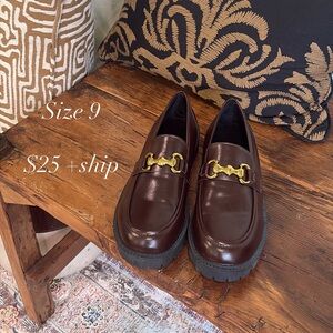 Classic Brown Loafers with Gold Accent